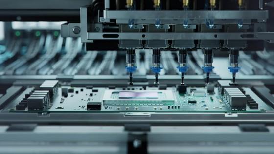 电子线路板制造 导视板素材的核心技术支撑与应用